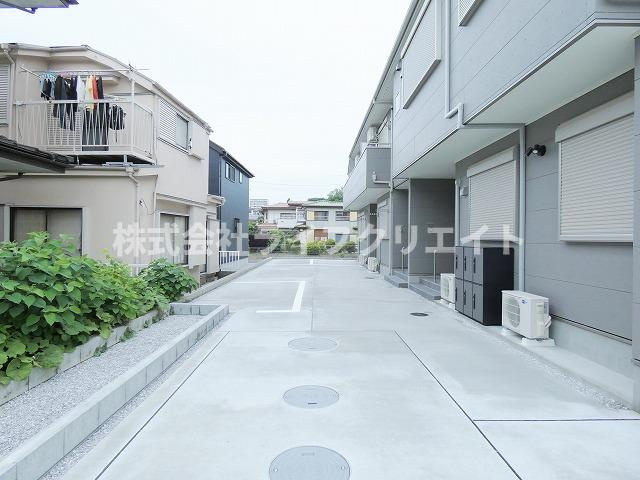 アルマコート豊田の駐車場