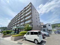 ヒラボウマンション県立美術館図書館前の画像