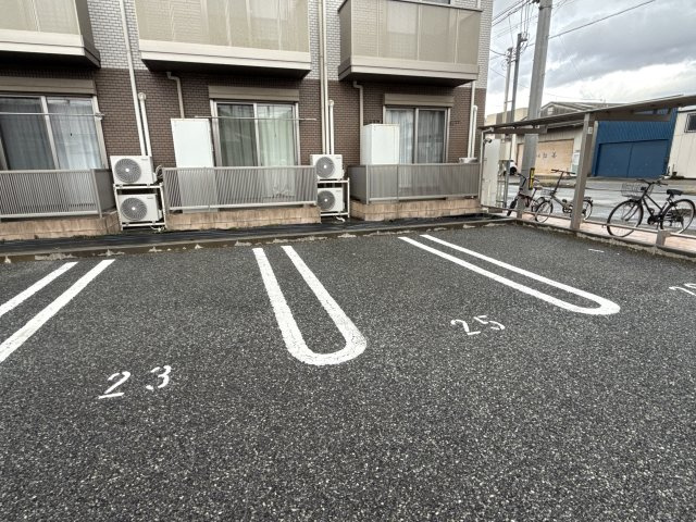 マ・メゾンKの駐車場