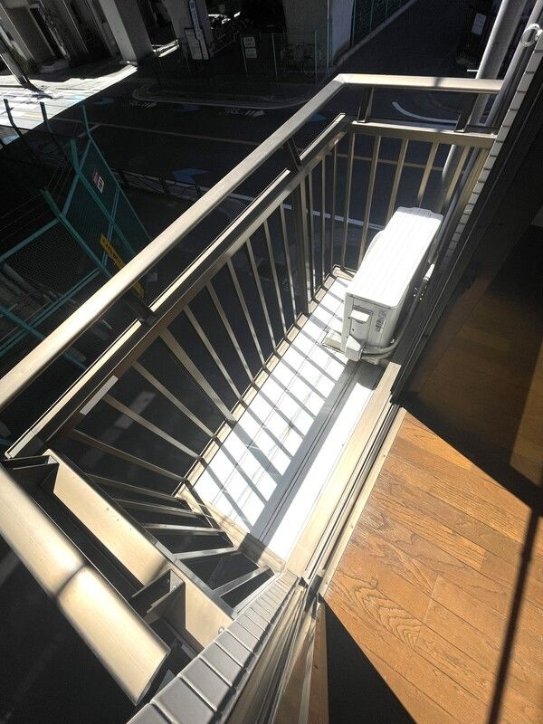 ヤシマ産業ビルのバルコニー