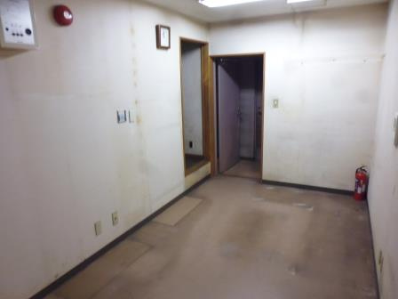 はい原ビルの居間・リビング