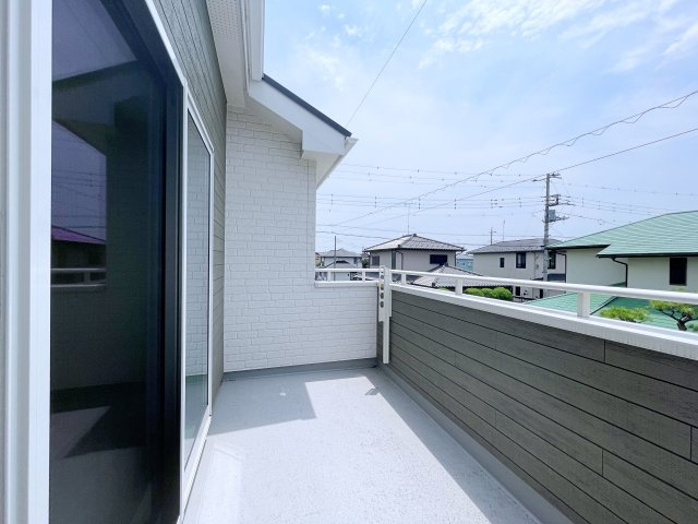 熊谷市上之　AiTOWN　全1邸のバルコニー|ちょっとしたカフェスペースとしても使えます♪