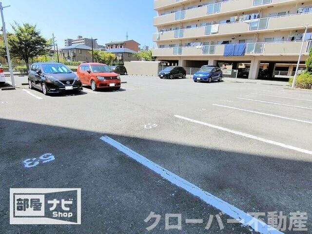 エスポワール辻の駐車場