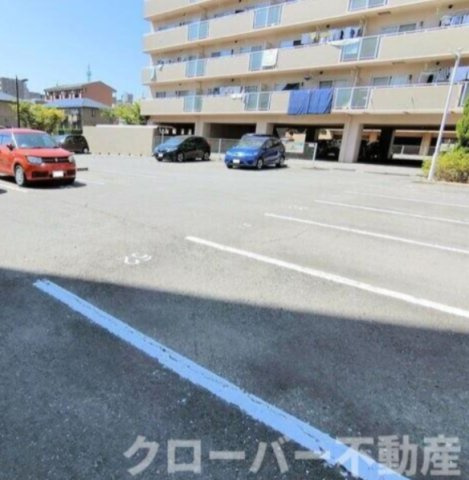 エスポワール辻の駐車場