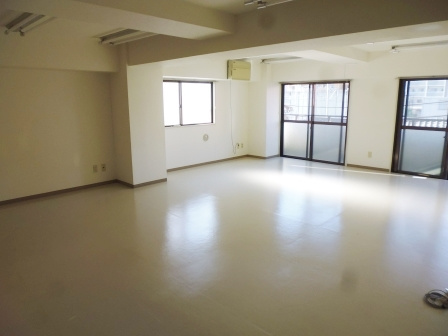 SSKビルの居間・リビング