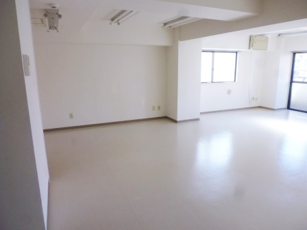 SSKビルの居間・リビング