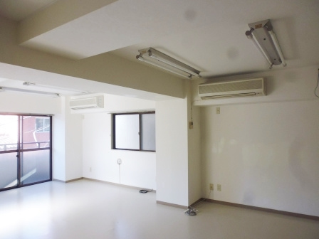 SSKビルの居間・リビング