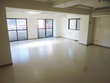 SSKビルの居間・リビング