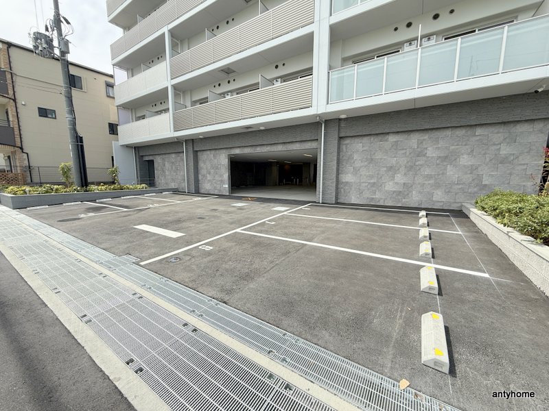 MAXIV CROS 江坂　仲介手数料の駐車場