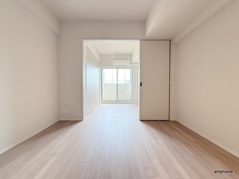 MAXIV CROS 江坂　仲介手数料の居間・リビング