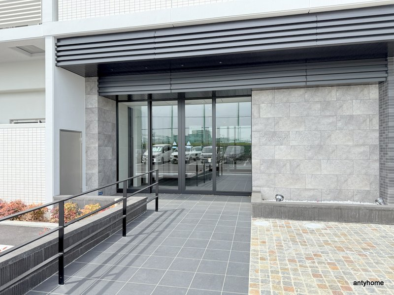 MAXIV CROS 江坂　仲介手数料のエントランス