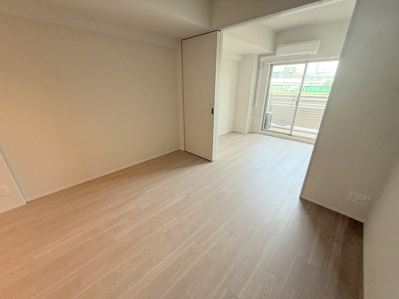 MAXIV CROS 江坂　仲介手数料の居間・リビング