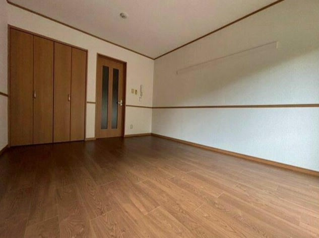 川崎市麻生区岡上５丁目のアパートの居間・リビング