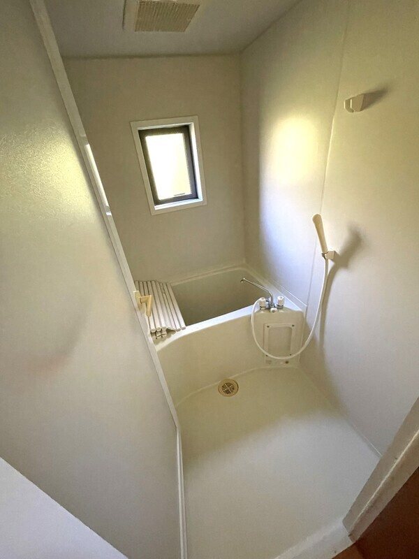 川崎市麻生区岡上５丁目のアパートの浴室