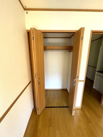 川崎市麻生区岡上５丁目のアパートの収納