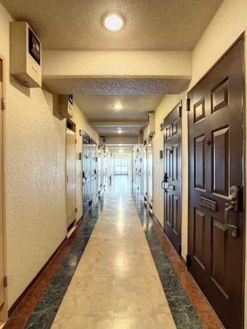 ダイアパレス新宿1丁目のその他共用部分|清潔感のある共用廊下