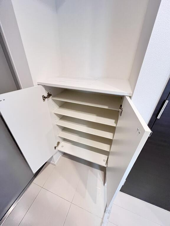 大阪市都島区中野町４丁目の賃貸マンションの玄関