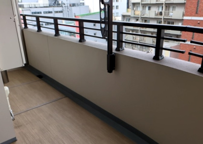 【バルコニー】 | クリオレジダンス八王子　ザ・マークス | バルコニーは、室外の専用スペースのうち、「屋根がなく開放された空間」であるものを指します。ベランダより広いタイプのものが多く、日当たりもよいため家庭菜園などを楽しみたい人にとって適した環境となります。