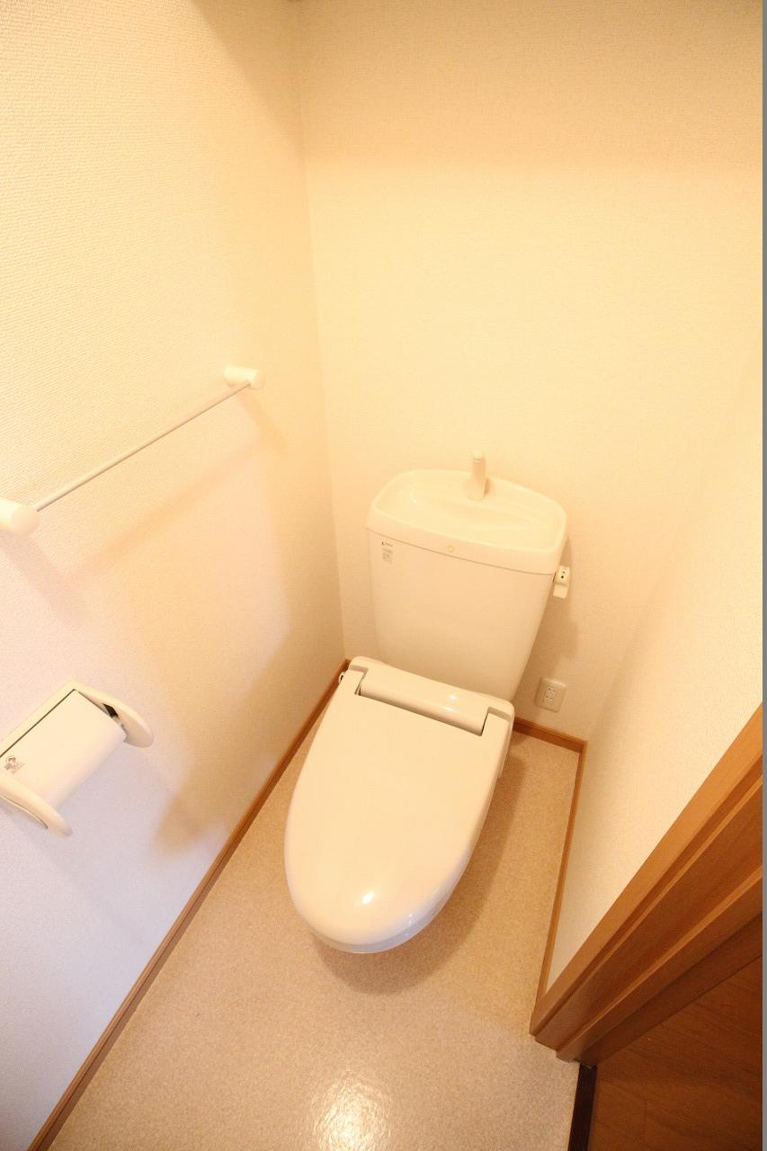 ルナ　パレス　Aのトイレ|※お部屋により仕様が異なる場合があります。