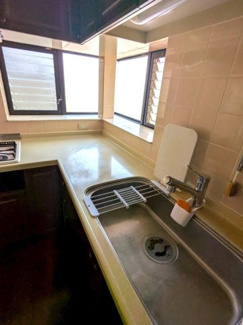 【キッチン】 | ■■値下げしました■■高槻市深沢町1丁目　 | L字型キッチンには出窓があります