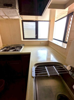 【キッチン】 | ■■値下げしました■■高槻市深沢町1丁目　 | L字型キッチンには出窓があります