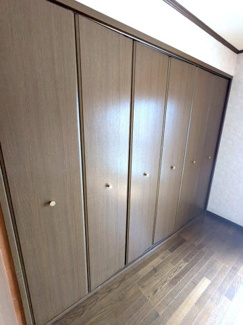 【収納】 | ■■値下げしました■■高槻市深沢町1丁目　 | とっても明るい洋室です