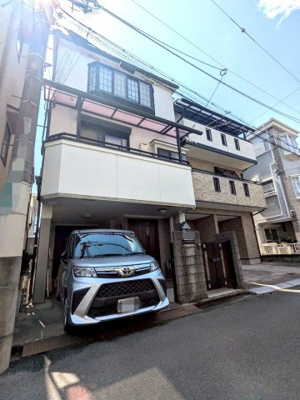 【外観】 | ■■値下げしました■■高槻市深沢町1丁目　 | ■平成８年建築  ■5LDKのゆとりの間取りです
■ゆったりした駐車スペースです ■木・鉄骨造の戸建です
