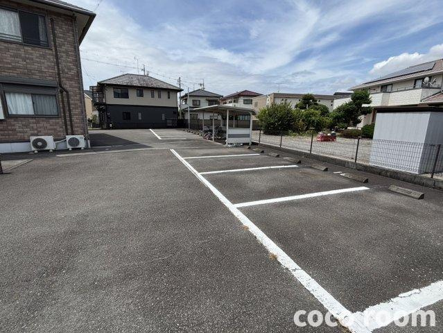ヴィラージュコヒジの駐車場