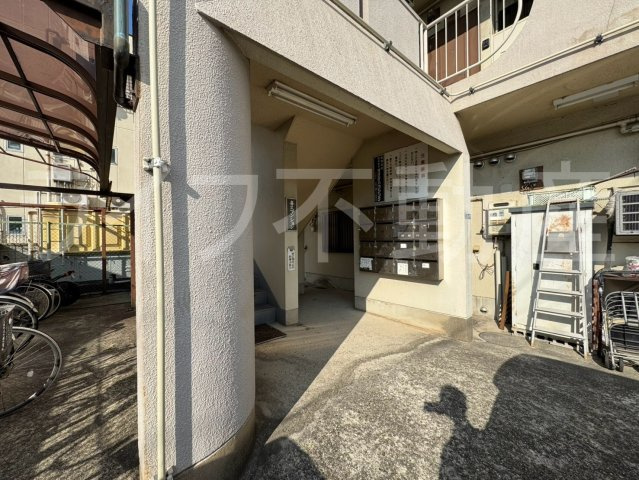 喜久マンションのエントランス|毎日通るエントランスはこのようになっています