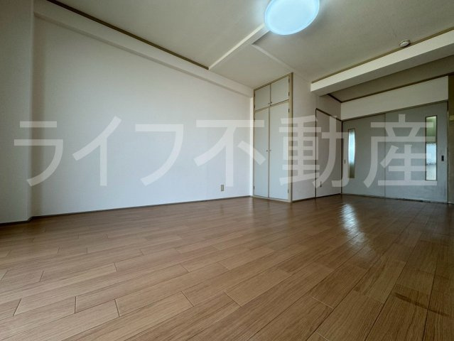 喜久マンションの居間・リビング|ゆったりとした居間です