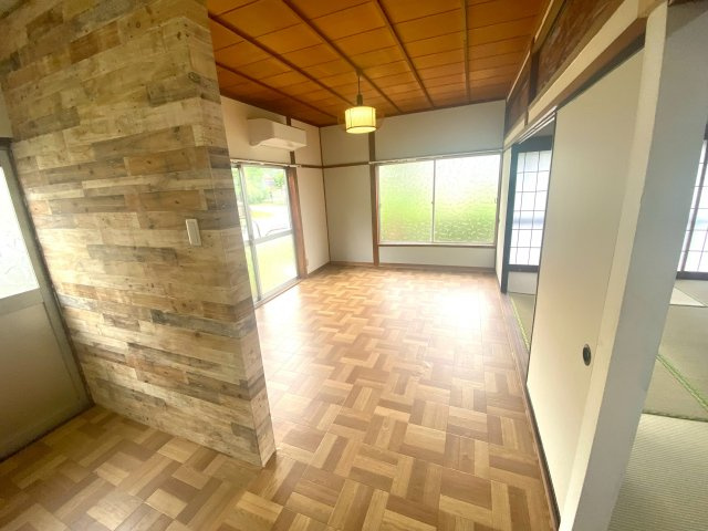 伯耆町溝口中古物件（収益物件）の居間・リビング