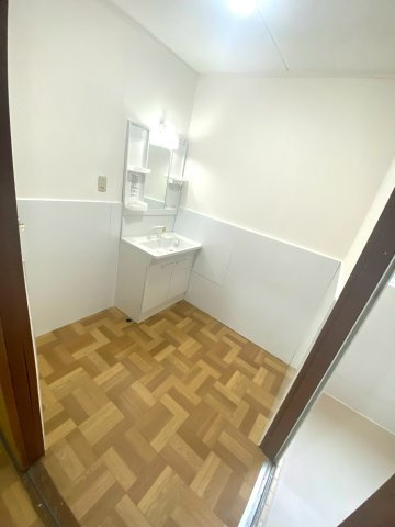 伯耆町溝口中古物件（収益物件）の独立洗面台