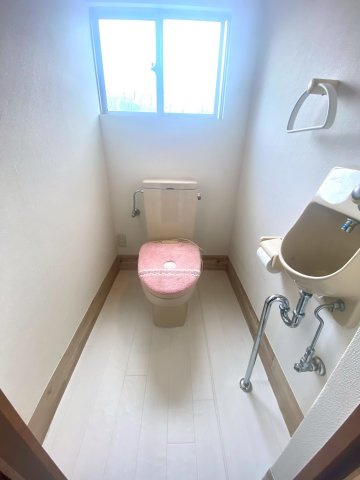 伯耆町溝口中古物件（収益物件）のトイレ