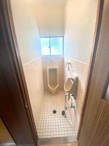 伯耆町溝口中古物件（収益物件）のトイレ