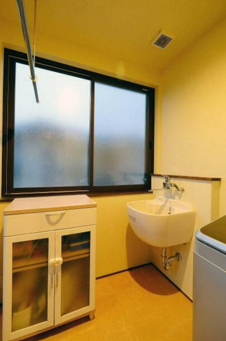 【中古】坂戸市石井中古住宅の洋室|2Fには室内干しに便利なサンルーム付き！