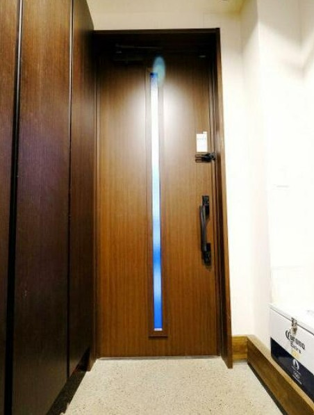 【中古】坂戸市石井中古住宅の玄関|毎日通る明るい玄関ホールです