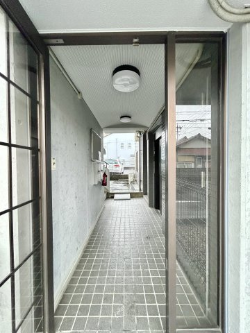引山フラット５のエントランス
