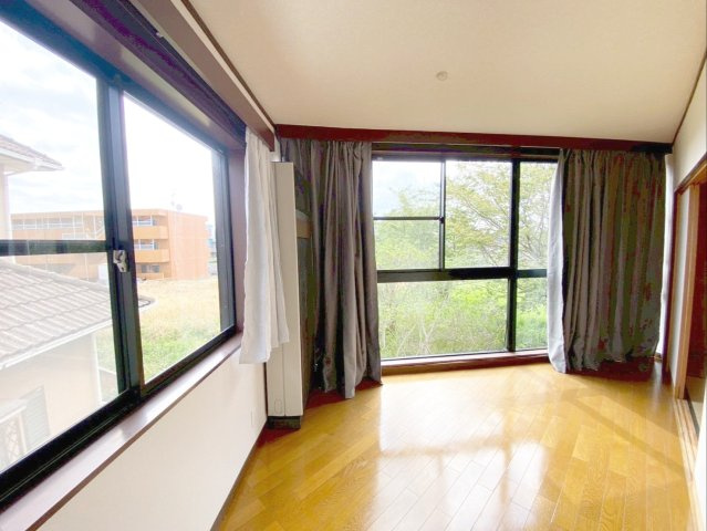 福岡市東区唐原　中古戸建の洋室|《離れ》二面採光で日差しがたっぷり差し込む明るい洋室！