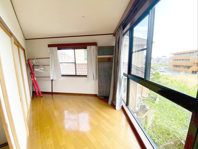 福岡市東区唐原　中古戸建の洋室|《離れ》採光が取れた明るい洋室！