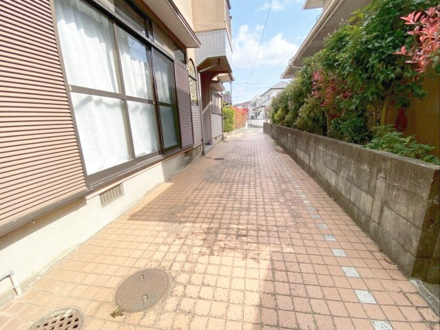 福岡市東区唐原　中古戸建の外観|十分な幅があり、移動も快適です！
