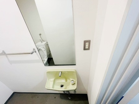 AGビルの洗面所