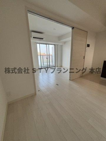 仲介手数料０円！LOC’S Shonaidoriの居間・リビング