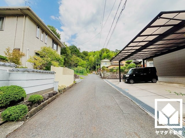 大津市瀬田５丁目　第2　1号棟の前面道路含む現地写真