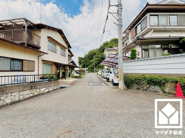 大津市瀬田５丁目　第2　1号棟の前面道路含む現地写真