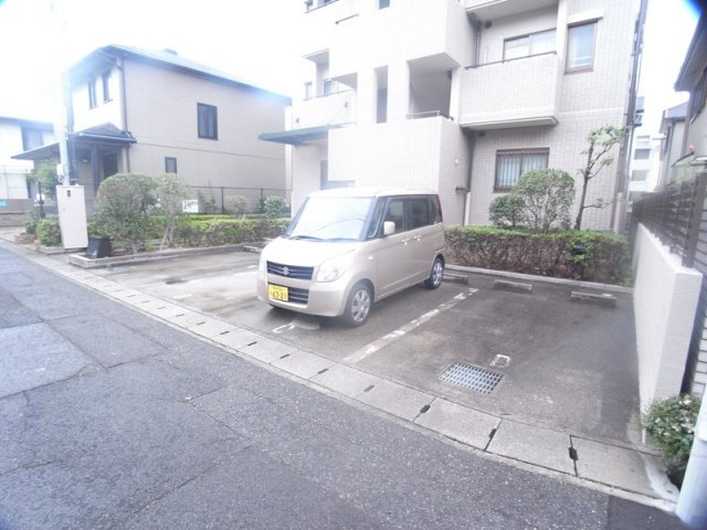アゼリア六甲の駐車場