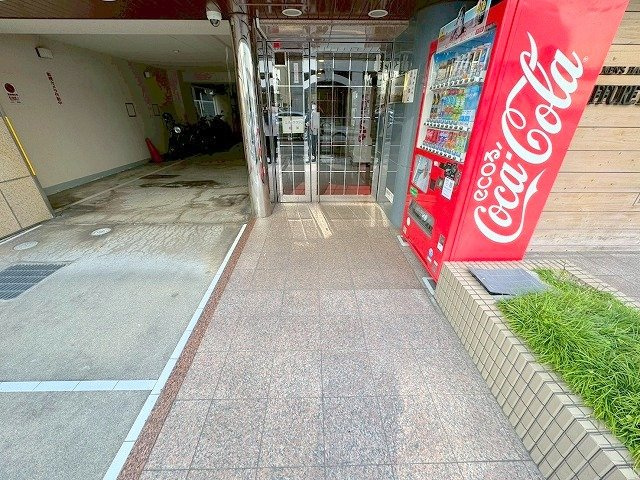第13関根マンションのエントランス