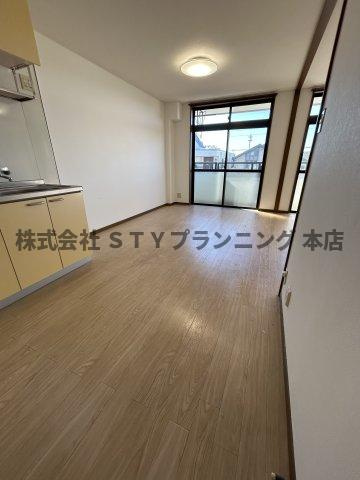 仲介手数料０円！アイレック滝ノ水の居間・リビング