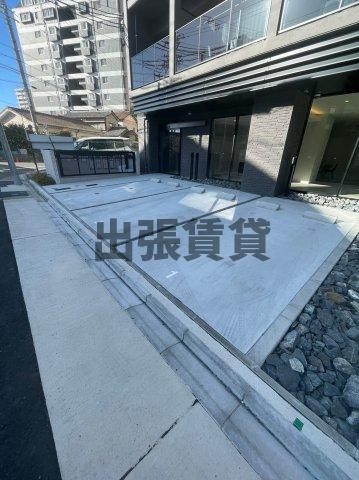 仲介手数料０円！ISM平安通の駐車場