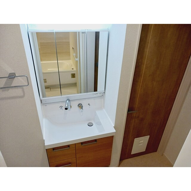 岐阜市北一色８丁目のアパートの洗面所