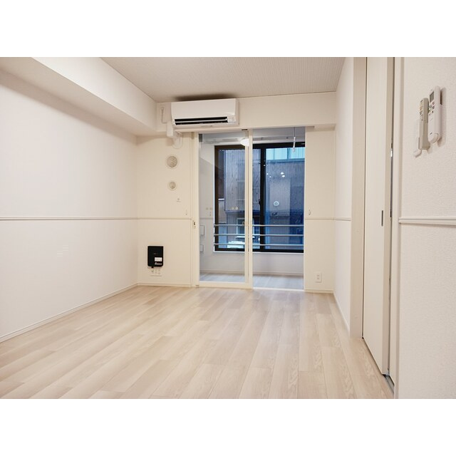 岐阜市北一色８丁目のアパートの居間・リビング